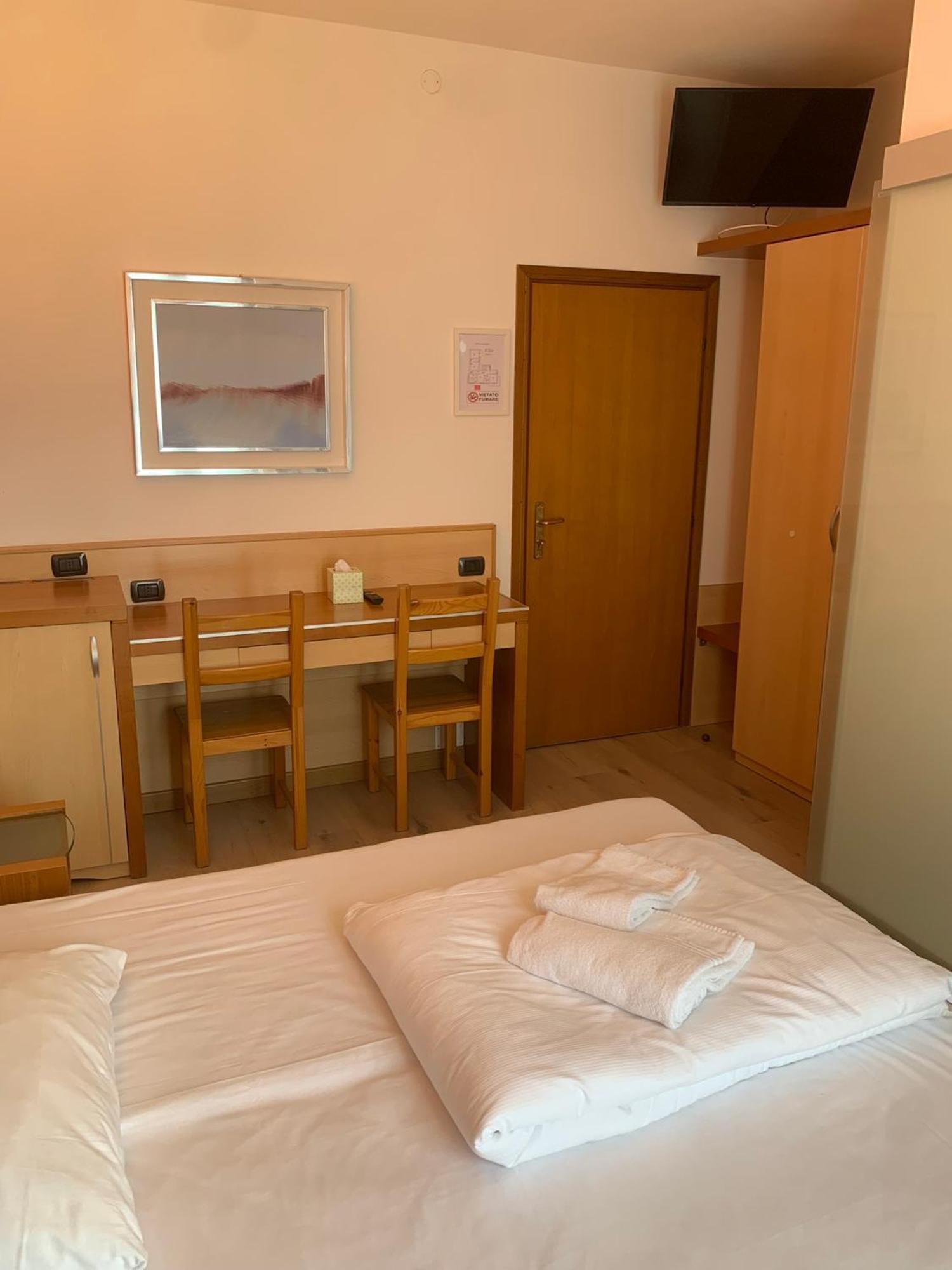 Hotel Garni Delle Rose 切尼加 外观 照片